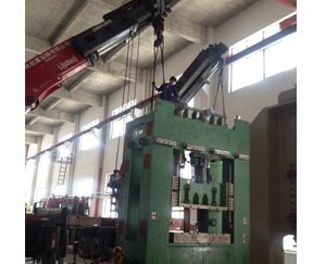 工廠大型油壓機搬遷展示
