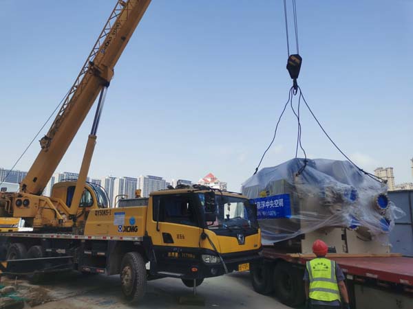 青島市博物館二期大型設備吊裝現場